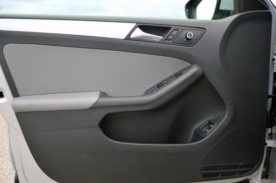  Volkswagen Jetta Hybrid 2012 года  (фото 105 из 133)